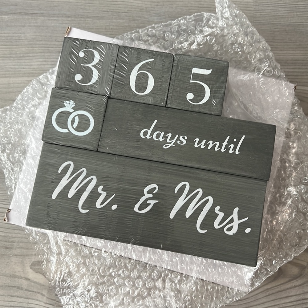 Wedding Countdown Calendar Block - Picture 3 of 4